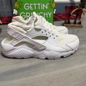 Big kid girls Nike Huaraches